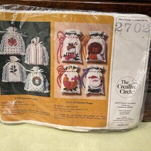Vintage Creative Circle #2702 "Special Sacks" Christmas Muslin Bags
